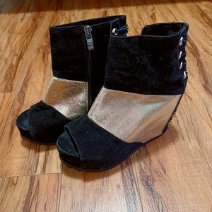 Platform Black & Gold Wedges